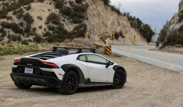 Въпреки това, необичайният Hurac&aacute;n е посрещнат с ентусиазъм. След многобройни запитвания от потенциални купувачи, ръководството на Lamborghini решава да стартира производство, започвайки от моделната 2023 година. Подобно на Hurac&aacute;n Evo, серийният Sterrato е оборудван с 5,2-литров V10 двигател с мощност 610 к.с. Освен това, моделът запазва уникалните външни елементи от концепта.
