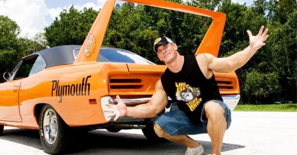 Джон Сина обича класическите детройтски muscle cars, като притежава десетина от тях, като обяснението му е, че е патриот. Една от колите, на които шампионът по кеч и актьор, поставя максимална оценка 10 е именно този Plimouth Road Runner.

Звездата признава, че управляемостта на автомобила не е особена добре, тъй като аеродинамиката се включва едва след достигане на скорост от 240 км/ч. А това си е проблем, когато се кара по нормални пътища.
