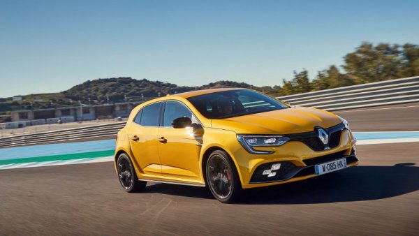 Четвъртото поколение на Megane осигури третата генерация на RS версията, която вече се предлага с 1,8-литров турбо мотор, зает от Alpine A110.