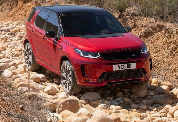 Британският SUV е изборът за тези, които искат задвижване на всички колела и по-офроуд вид, като тук в бюджета се вместват автомобили от първото поколение, но след фейслифта (2018-2020). При тях цените, в зависимост от оборудването, надхвърлят 25 000 евро. При новото поколение (2021 и след това),  сумата скача значително. Двигателите са 2,0-литрови дизелови с мощност 150, 180 и 240 к.с., както и бензинови версии с 200 и 249 к.с.