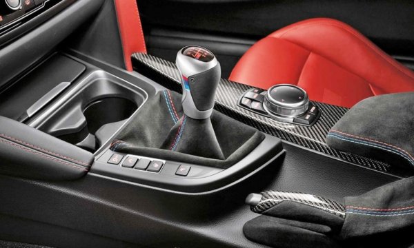 Някои автомобилни "експерти" твърдят, че само механичната скоростна кутия има бъдеще, докато всичките "роботи", "вариатори" и "автомати" са временно решение, което залъгва потребителя. Само че и механичната скоростна кутия няма как да бъде подобрявана, защото скоростта на превключване на предавките също си има предел на възможностите.