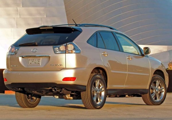 Lexus RX е Toyota с първокласно ниво на комфорт. Версиите RX300/350/400h съчетават непретенциозни атмосферни двигатели, доказани скоростни кутии Aisin и изключително издръжлива електроника.

Много RX от САЩ идват в Европа дори след 15 години експлоатация, като нямат никакви проблеми с мотора и трансмисията, което ги прави предпочитан избор от мнозина.
