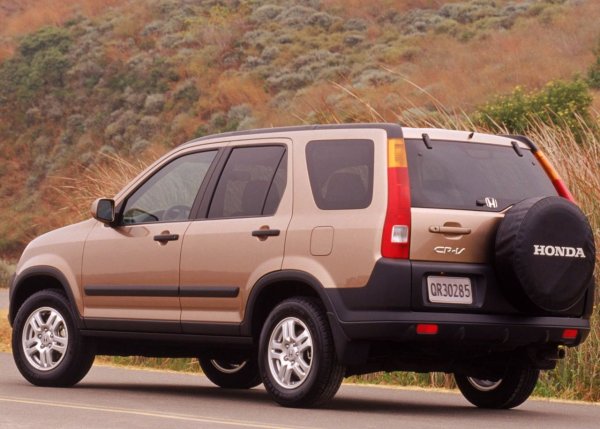 Honda CR-V е ценен е заради своята простота, надеждност и сравнително евтина поддръжка. Около 12% от собствениците не се разделят с автомобила си, дори след като той достигне 20 годишна възраст, като причината е неговата здравина и надеждност на агрегатите.

Експерти обясняват това явление просто - японските кросоувъри от старата школа имат различен подход към качеството. Те използват дебел метал, твърди материали и минимум електроника.
