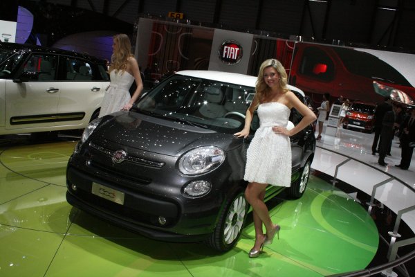 Момичетата на автосалон Женева 2012