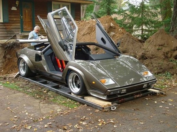 Резултата е реплика на Countach, която според думите на собственика, не би заменил за оригинала
