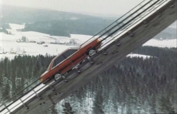 Лишен от рекламата на рали шампионата, Пиех се нуждае от други начини да привлече внимание. Постига го с една реклама, в която Харалд Демут шофира едно стандартно Audi 100 CS... нагоре по 47-метровата шанца за ски скокове в Кайпола, с 80% наклон. 
