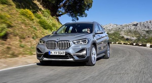 X1 е от моделите, които започват с най-високо темпо да компенсират изоставането през пролетта - през юли например продажбите са 11 448, спрямо едва 7749 преди година. 
