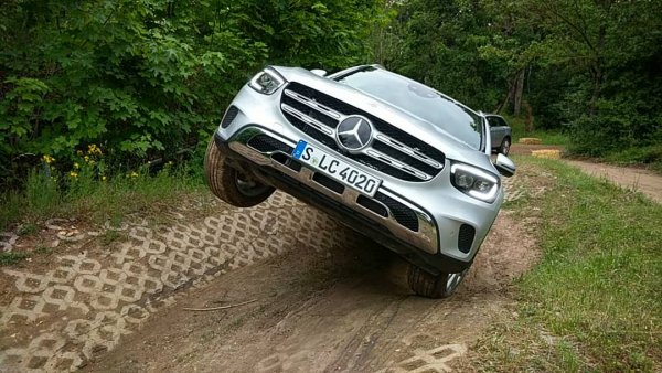 Eдин от най-търсените Mercedes-и през тази година. През този юли продажбите са 9 823, сравнени с 6 971 миналата година. 
