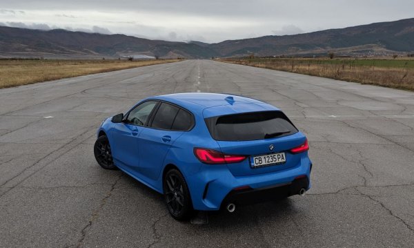 Някои почитатели на марката се опасяваха, че с прехода към архитектура с предно предаване "единицата" ще загуби чара си, но всъщност продажбите вървят добре, а през юли са с 50% повече от същия месец на миналата година. 
