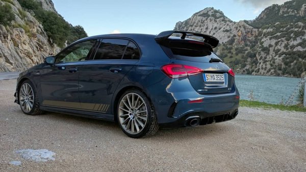 Най-продаваният премиум автомобил в Европа е най-компактният Mercedes. Резултатите за седемте месеца все още са с почти 36 000 бройки под миналогодишните, но сравнението юли - юли е в полза на тази година. 
