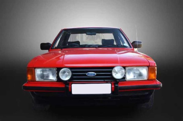 За участие в местните състезание е създаден уникалния XR6 Interceptor в тираж от 250 бройки. V-образният "шестак" е подобрен с три карбуратора, разпределителен вал с агресивен профил на гърбицата и персонализиран изпускателен колектор. Мощност 162 к.с. Окачването е модифицирано, а стандартните джанти са сменени с по-широки 13-инчови Ronal. Interceptor ускорява от до 97 км/ч за под 8 сек. и има максимална скорост от 195 км/ч, което е доста добре за Cortina.
