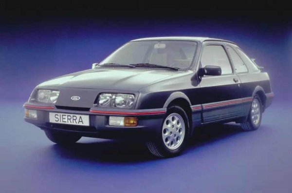 Най-прочутата спортна Sierra е хомологацията RS Cosworth. XR излиза по-рано и изпълнява важна имиджова мисия за популяризиране на модела. Факт е, че консервативна Великобритания не приема веднага модела и компанията решава да пусне топ модификация, за да увеличи продажбите. А за да може XR4i наистина да се почувства специален, той получава необичайни двойни задни колони, голям двоен спойлер и 2,8-литров V6 със 152 к.с. Максимална скорост е 209 км/ч. За съжаление, хечбекът не оправдава очакванията и се продава сравнително бавно.
