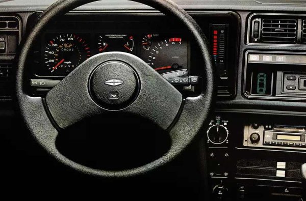 Външно Merkur повтаря своя първообраз, но технически не е негово копие. Под предния капак има 2,3-литров четирицилиндров двигател с турбокомпресор и мощност 177 к.с. от Mustang Turbo GT и Thunderbird Turbo Coupe. Основната скоростна кутия е петстепенна механична, като опция се предлага тристепенна автоматична. От 1984 до 1989 г. са произведени 42 464 бройки.
