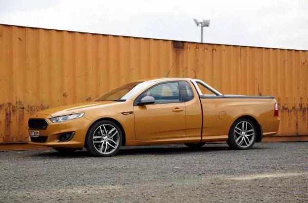 Двата XR украсяват палитрата на Falcon и остават в нея до последното седмо поколение. XR6 Turbo е особено интересен. Неговият 4-литров редови шестцилиндров двигател отстъпва на XR8 с мощност от 389 конски сили и 5,4-литровия му агрегат само с 27 к.с.
