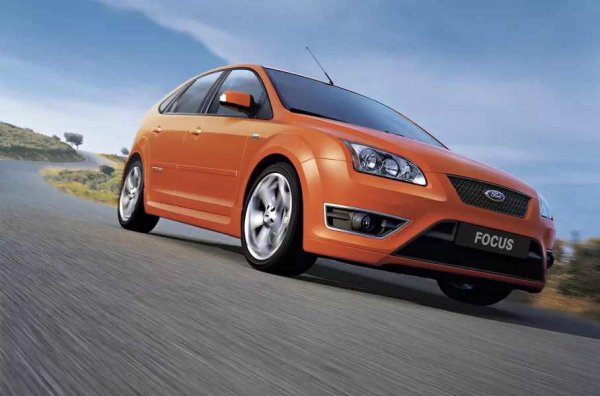 Европейците могат да поръчат Focus ST с три или пет врати. XR5 се предлага само с последния. Тъй като най-добрият Focus RS така и не стига до Австралия, "петицата" е смятан за най-динамичния хечбек с предно задвижване на Ford, продаван на другия край на света. Между другото, голямото търсене на ST в Европа доведе до едногодишно забавяне на пускането на модела на пазара - до началото на 2006 г.
