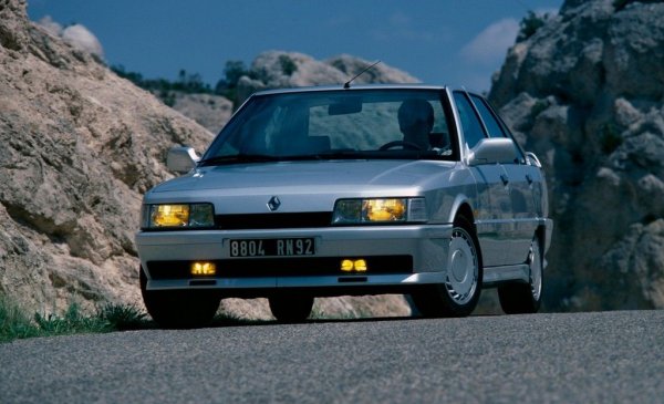 В последните си години в Renault Опрон се връща към луксозните автомобили и, заедно с Гастон Жюше, създава новия флагман на марката - 25. Това е много интересен дизайн - хечбек с пет врати, направен да изглежда като седан. Фейслифтът от 1988 е направен вече без участието на Опрон, но определено носи следи от неговото влияние