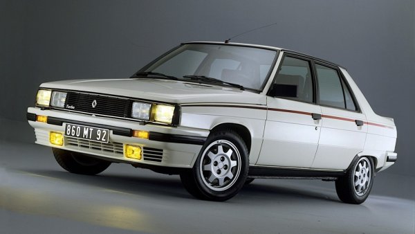 Създаването на луксозни модели е лесна работа. Създаването на красиви масови модели при всички ограничения, налагани от счетоводителите - това е истинското изпитание за дизайнера. Опрон се справя с лекота с тази задача, давайки на Renault 9 и 11 - двата модела, които ще изнесат основната тежест за марката през 80-те. 
