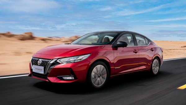 Nissan Sentra и неговият близнак Sylphy продължават да дават силни резултати за японската фирма. Може да се е смъкнал от четвърто място през 2021 г. на седмо през 2022 г., с 18% спад между двете години, но Nissan все пак е продал 566 500 единици за 12 месеца.

Осмото поколение на този модел Nissan се произвежда в Китай, Мексико и Тайван, което поставя производството в центъра на ключовите пазари.