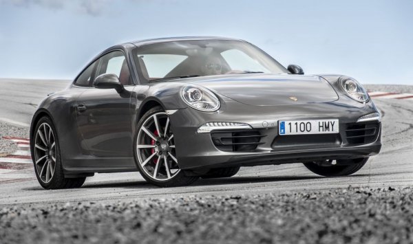 Средна цена като нов: 92 151 лири
Загуба след 3 години: 39 346 лири
Сегашното поколение на модела, означавано като 992, е твърде отскоро на пазара, за да има надеждни данни за обезценката му. Но предишната генерация се представяше доста добре и запазва над половината от стойността си след третата година. Това важи впрочем за обикновената версия. За спортните варианти GT2 RS и GT3 търсенето е толкова голямо, че след третата година можете да ги продадете с минимална, или дори с нулева загуба на стойност. 
