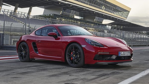 Средна цена като нов: 48 375 лири
Загуба след 3 години: 20 163 лири
Най-евтиният модел в гамата на германците е доста устойчив на обезценка. Четирицилиндровият мотор отблъсква по-платежоспособните фенове на марката, но това, което е минус при новите коли, всъщност е от полза при последващата препродажба. Употребяван Cayman се пласира по-лесно от 911. 
