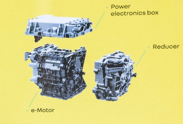 Разбира се. Но потенциалът за подобрения в тази област е много по-малък, отколкото при двигателя с вътрешно горене. Просто защото ефективността на електромотора е вече много висока. Обикновено около 90%. Докато ефективността на най-добрите бензинови ДВГ днес е около 43-44%. При тях има много пространство за още подобрения. 
Докато при електромотора най-много да могат да се добавят 1-2 процента. 
Повече подобрения са възможни при силовите модули. Сега виждаме въвеждането на нови материали, като силициев карбид или галиев нитрат, които са в състояние да повишат с може би 2-3 процента ефективността на силовата електроника. 
Но всички тези подобрения, ако се случат, ще добавят към пробега на електромобила нещо от рода на 20 или 30 километра. 
