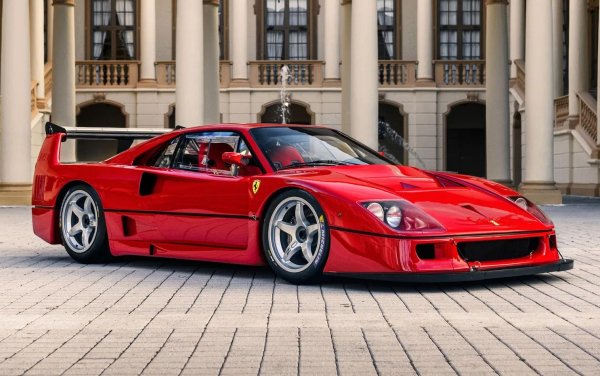 Това е състезателна версия на F40, от която са направени само 19 екземпляра, като това обяснява високата цена. Всъщност този автомобил не е участвал в състезания, но това не попречи да бъде продаден за 11 млн долара по време на Седмицата на автомобила в Монтерей през август.