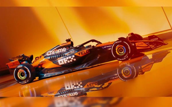 Аукционна къща RM Sotheby's продаде McLaren MCL40A - болид, който Ландо Норис и Оскар Пиастри ще карат през следващия сезон във Формула 1. Търгът се проведе в Абу Даби, като за колата, която все още не е излязла на пистата, бяха платени 11,5 млн долара.