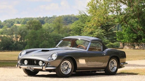 Един много рядък и използван в състезания по изкачване на хълмове и писти, както и за участие в различни изложения, също смени собственика си през приключващата година. По време на търг на Седмицата на автомобила в Монтерей за него бяха платени 25,3 милиона долара

