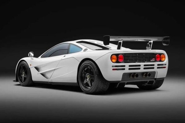 Непосредствено преди топ 3 се класира един от най-великите автомобили, създавани някога. Този екземпляр на McLaren F1, произведен през 1994 година, първоначално е бил собственост на кралското семейство на Бруней, което вероятно го прави още по-ценен и привлекателен за колекционерите.