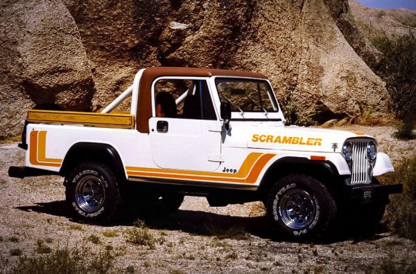 Името Jeep се свързва предимно с многобройни джипове и едва тогава изплуват образите на прекрасния пикап Comanche, който е родственик на Cherokee XJ, коравият Gladiator SJ, и модерният модел със същото име, базиран на Wrangler. Но кохортата на американската марка има и други позабравени герои от товарния клас, сред които е и CJ-8 Scrambler.

В основата на пикапа, е представения през 1976 година всъдеход CJ-7. Закритият модел е с удължено от 2121 до 2370 мм междуосие спрямо предходния CJ-5 и опционална система за задвижване на четирите колела Quadra-Trac. Пикапът, който е още по-дълга база - 2616 мм, запазва по-старата парт-тайм 4х4 трансмисия с ръчно заключващи се хъбове и се предлага с 4- или 5-степенна механична скоростна кутия и опционален автоматик с три предавки