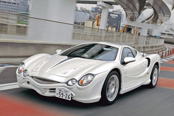 Този спортен автомобил се произвежда от 2006 до 2014 г. и е кръстен на митичния дракон с осем глави и осем опашки Yamata no Orochi. Очевидно с това се обяснява много екстравагантният му външен вид. В много американски и британски класации този автомобил често е наричан "най-грозната кола на света".