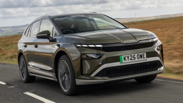 Още първият Enyaq изглеждаше по-добре обмислен от събратята си по концерн, а новата версия след фейслифта е още по-добра, твърдят от TG. Тя изглежда по-добре, може да стигне по-далеч, а не се е променила като цена. Интериорът си остава по-малко дразнещ и по-практивен от този на всяко електрическо Audi или VW. 
