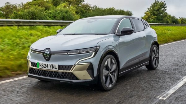 Това Renault се кара толкова жизнерадостно, че може да ви подхлъзне да го настъпвате повече и да нарушите баланса, който го прави ефективно. Но ако го ползвате разумно, обхватът ще е достатъчен за повечето нужди. Освен това електрическият Megane изглежда добре, удобен е и предлага много вътрешно пространство при удобно компактни външни размери. 
