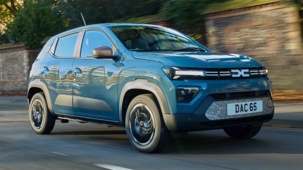 Чарът на Spring се крие във факта, че той е всичко онова, което другите електромобили не са: непретенциозен, лек и преди всичко евтин. Доказателството, че електрическата мобилност не трябва да всяка цена да ви изпразва джоба. И че електромобилът не трябва задължително да тежи с половин тон повече от бензиновия си аналог. 
