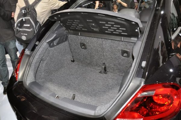 Премиерата на новия VW Beetle от автосалон Ню Йорк 2011