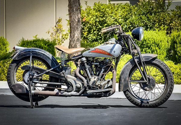 Модел, аналогичен на предишния, но цената му е значително по-висока. За хората, които си купуват подобни машини обаче явно 100 000 долара повече или по-малко не са от съществено значение.