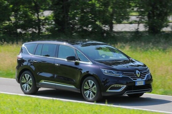 Ами ако имате нужда от 7 места или флагмански комфорт? С тази цена можете да влезете в света на Renault Espace. Моделите от пето поколение (по средата между миниван и кросоувър) могат да бъдат намерени с мощния 2.0 dCi дизелов двигател. Акустичният комфорт и качеството на возене са на друга планета, пространството е огромно, а присъствието на пътя е неоспоримо.