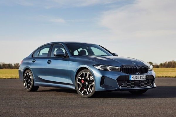 Около 50 000 евро стигат за BMW 3-Series, като например 318i или 318d, стига да устоите на изкушението да се потопите в дългия списък с опции, предлагани от баварския производител. Дори по-малко мощните версии на седана демонстрират забележителна спортност, съчетана с безупречно качество на изработка и най-новата система iDrive.