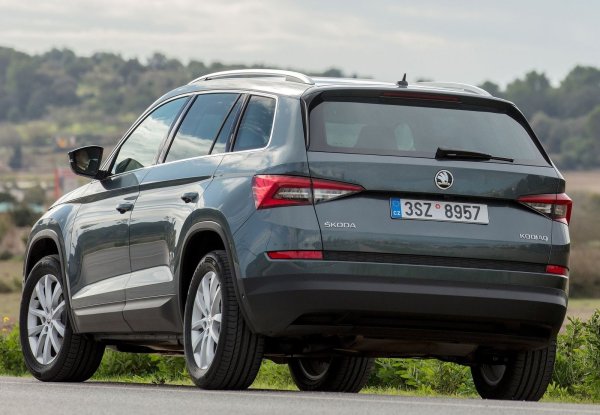 Агрегатите  CZEA разполагат със система за изключване на два цилиндъра при леки натоварвания. Това пести гориво, но води и до неравномерно износване на гърбиците на разпределителния вал. Като цяло двигателите са надеждни, като изключим задвижващия механизъм на турбината и помпата на инжекциона. Все пак 200 000 км са напълно постижими, ако се сипва качествено гориво и маслото се сменя нарреме.

Двигателят CZPA 2.0 (180 к.с.) от серията EA888 се появи през 2016 г. При него веригата за синхронизация понякога не изкарва 150 000 км. Маслената и водната помпи също са проблемни, тъй като се появяват течове. От Skoda смятат дизеловия DFGA 2.0 TDI (150 к.с.) за най-удачен, като той изкарва 300 000 км. Слабостите при него са течове при свързването с трансмисия, запушване на EGR-клапана и на филтъра за твърди частици.