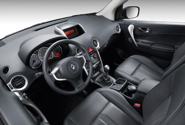 Основният проблем: всички тези двигатели на Koleos се комбинират изключително с два вида CVT на Jatco. Ръчна кутия има само с "европейския" R9M 1.6 дизел (130 к.с.), който е много по-капризен. 