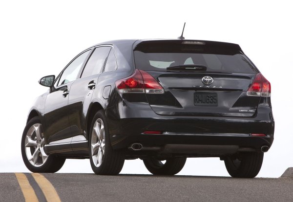 По-големият V6 2GR-FE 3.5 (268 к.с.) е много по-рядко срещан. Той също е сравнително здрав, като и тук проблемите са с помпата, както и с високия разход на гориво. И двата мотора са съчетани само с автоматични скоростни кутии U660E / U760E. Това не са най-добрите кутии на Aisin и при пробег от около 150 000 км те често се нуждаят от ремонт, но във всички случаи са по-здрави от всяко CVT.