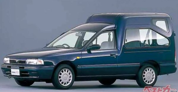Това е много стар (произвежда се от април 1992 г.), но много издръжлив и надежден модел. Днес струва около 900 000 йени (6550 евро). Предлага голяма товароносимост, но в същото време има компактни размери и удобен салон. В допълнение, тази кола разполага със задвижване на четирите колела, но напълно равен под на товарното отделение. Този ван е и много икономичен, благодарение на издръжливия 1,5-литров бензинов двигател с мощност 105 к.с. 