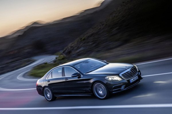Mercedes S-Class дебютира в Хамбург