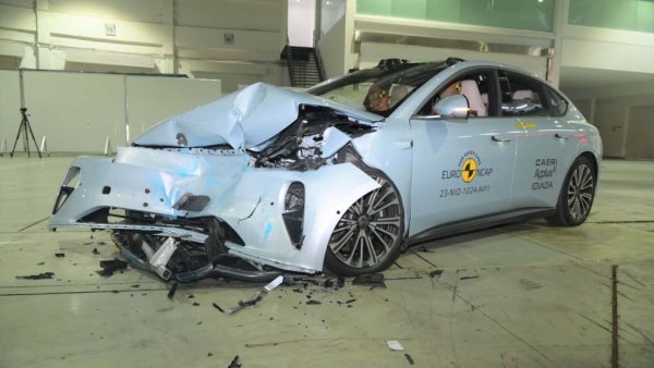 Ето ви го доказателството за напредъка на китайците: автомобилът с най-висок показател за безопасност на пътниците е NIO ET5 - 96%. Следват VW ID.7 - 95%, и още един модел на NIO - EL7 (93%). 
С най-ниски оценки по този показател са VinFast VF8 - 76%, Honda ZR-V - 79%, и Hyundai Kona - 80%. 

НА СНИМКАТА: краш тест на NIO ET7
