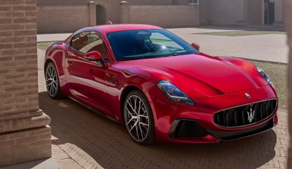 Това е стартовата цена за модела във варианта Modena - с V6 двигател, 490 конски сили и 3.9 секунди от 0 до 100 км/ч. Версията Trofeo добавя още 60 коня, но и доста сериозна сума към цената. 