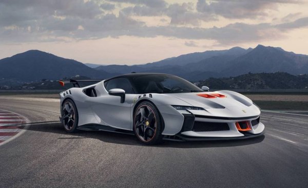 Хибридният флагман на Ferrari в откритата му версия е най-скъпият нов сериен автомобил, регистриран у нас от началото на годината - и то в две бройки. Тук комбинацията от V8 и електрическа система дава 1000 коня мощност и 2.5 секунди за ускорение от 0 до 100 км/ч. И среден разход от 6.9 литра на 100 км, ако се вярва на официалните тестове. 
