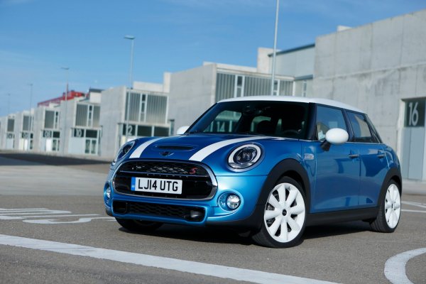 Новото поколение MINI с пет врати