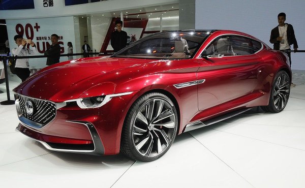 Всичко тук е доста делово: името е съставено от първите букви на Shanghai Automotive Industry Corporation (SAIC), което означава "Шанхайска автомобилна корпорация". Тя произвежда автомобили под марките Maxus, Roewe, MG и др.