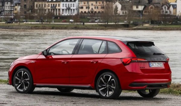 От Skoda определят Scala като автомобил от С-сегмента (нищо, че е на платформата на VW Polo). Като размери действително отговаря на по-горния сегмент, така че спокойно може да го обявим за най-евтиния компактен хечбек на българския пазар. Базовата кола е с еднолитров бензинов турбомотор с 95 коня и 5-степенна ръчна трансмисия. Има климатик, LED светлини, електрически стъкла отпред, електрически огледала, мултимедия с 6.5-инчов сензорен дисплей и два USB-C порта.

Цена през декември 2024: 36 850 лева 
Цена през декември 2023: 35 780 лева
Цена през декември 2022: 32 790 лева
Цена през декември 2021: 31480 лева 
Цена през декември 2020: 29 260 лева

