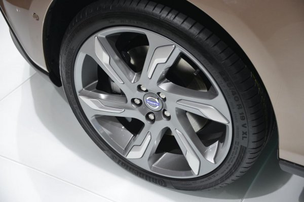 Volvo V40 Cross Country / Париж 2012